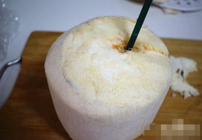 新鲜椰子怎么开孔