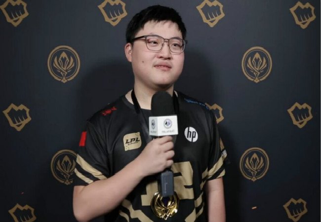 奥咪咪前男友被曝光颜值远高于uzi，你感觉奥咪咪看上了uzi哪一点？