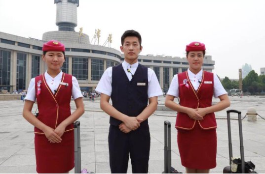 高铁乘务员怎么考？