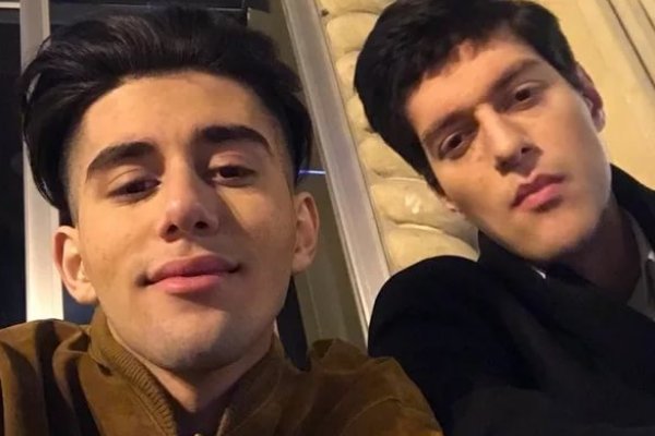 接受我爱我庇护我叫什么歌