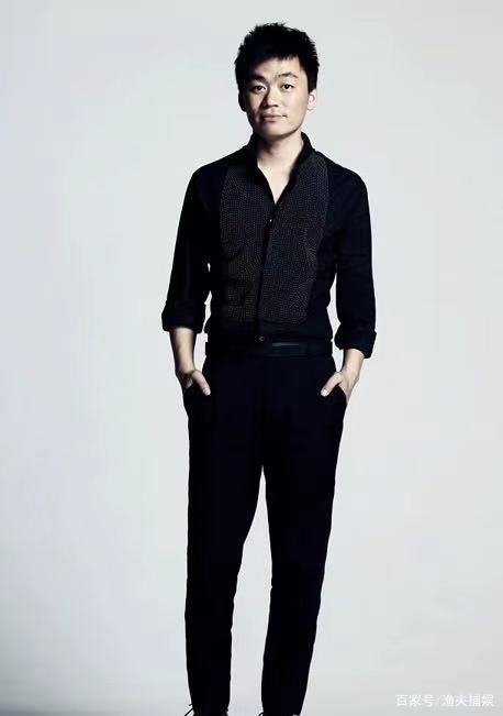 在节目中,王宝强给马蓉打电话,马蓉上气不接下气的说:我在忙呢!啥情况?