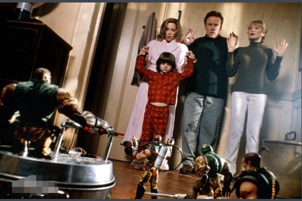 有一个电影讲述的是一群玩具士兵突然变成真士兵然后攻打一个玩具公司是啥电影？