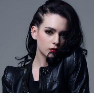 还记得《星光大道》走红的美国歌手唐伯虎吗？她现况如何？