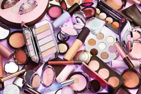 别人家的小棉袄！95后仙女送父亲30万新车，其女儿是做什么职业的？