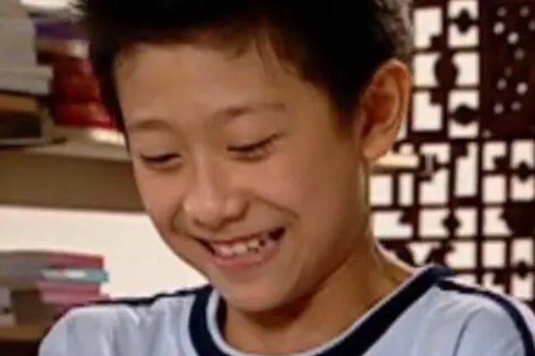 腼腆男孩是什么意思