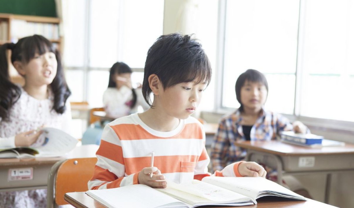 给学生祝福语八个字