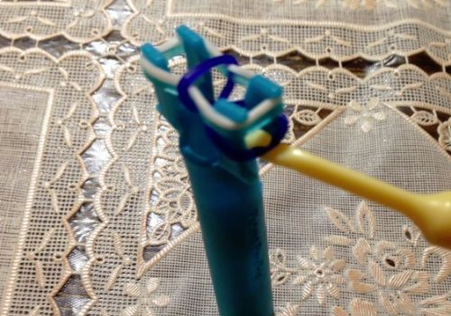 橡皮筋手链怎样打结才不会松