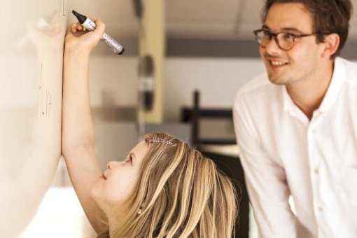 jr是什么意思？什么单词缩写？