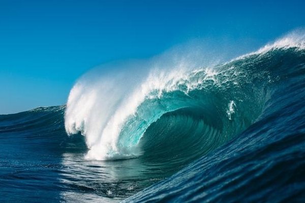 澎湃的拼音和意思