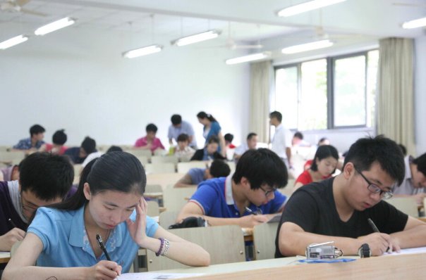 英语四级裸考容易过吗