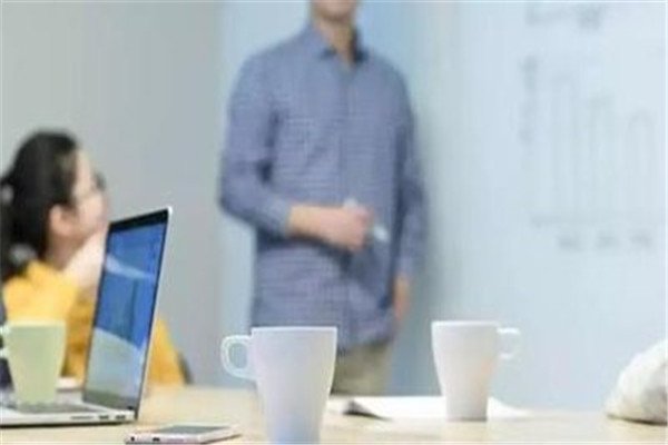 男子偷挪公款七千万，亏千万后认清自己不是“炒股行家”，如何被发现的？