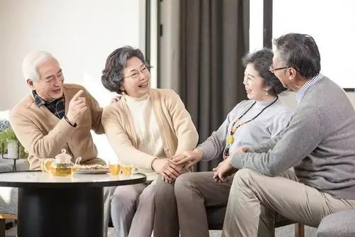 抱团养老实验暂停2年，这种养老方式能减轻年轻人的养老负担吗？