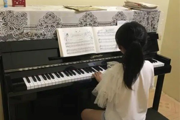 钢琴培训班收费标准