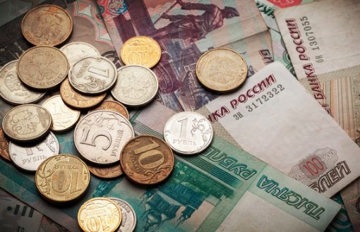 俄一墓地挖出5000万卢布巨款，是谁藏匿的？