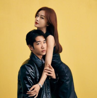 秦岚与小鲜肉晒出情侣大片，年龄相差这么多会不会有违和感？