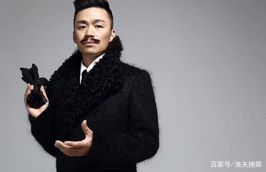 在节目中,王宝强给马蓉打电话,马蓉上气不接下气的说:我在忙呢!啥情况?