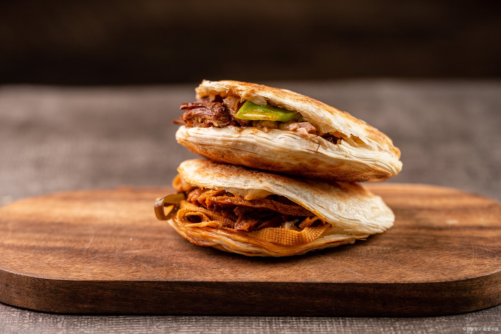 陕西“潼关肉夹馍协会”官网被黑,黑底绿字飘屏“无良协会”,如何看待?