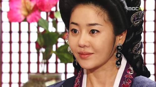 历史上真正的善德女王详细信息，生到死之间发生哪些大事件，不是电视剧，她死时年纪多大