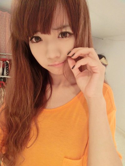 求几张美女的QQ真人秀素材图片.不要恩典。