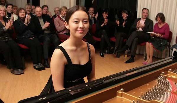 吉娜是哪国人？