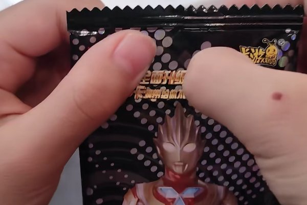 奥特曼卡牌怎么摸