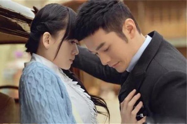 胸咚是啥 壁咚的基础上加上胸靠近