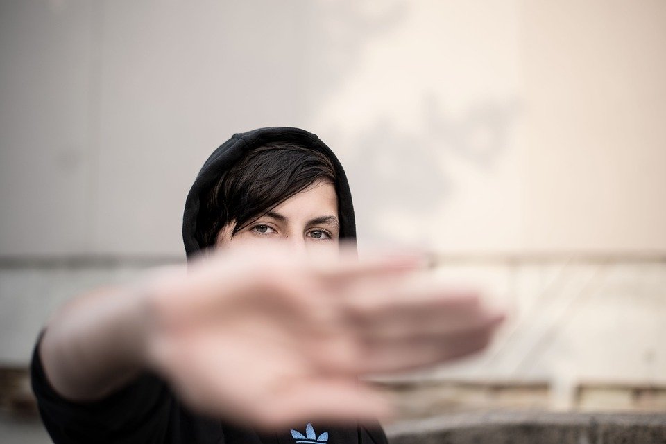 女子在地铁被摸臀部怎么办？