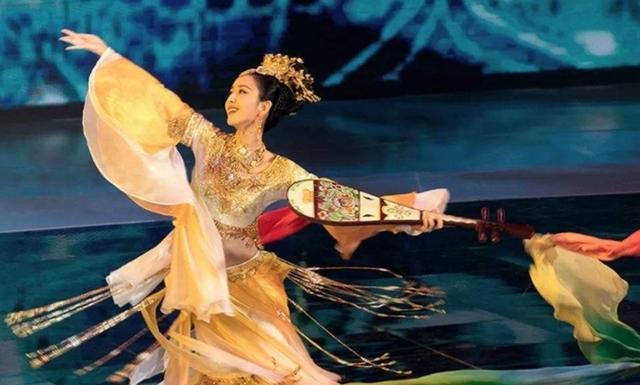 佟丽娅王凯进驻2021央视文联主持团，他们是“凭”什么入选的？