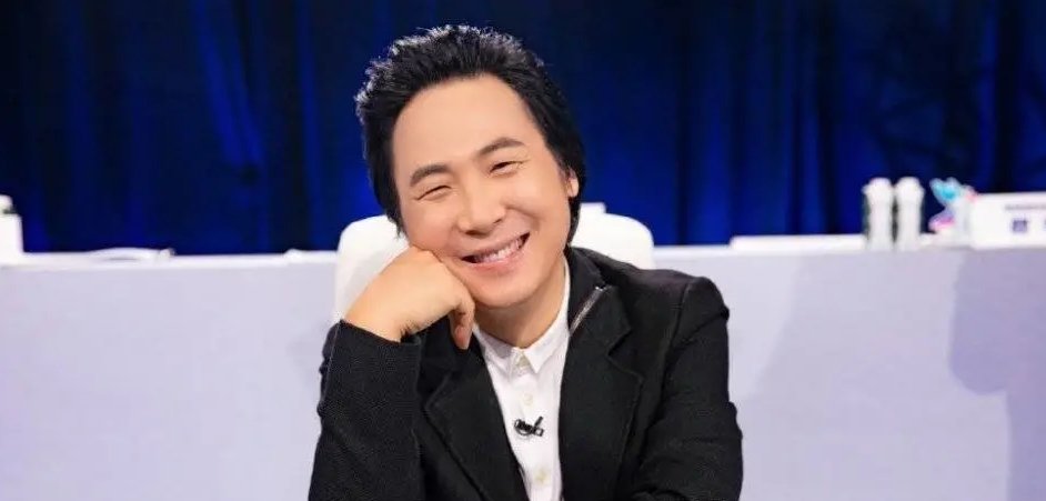 廖昌永因腰伤缺席,其女儿廖敏冲上台完成《明天会更好》,网友的评价如何?