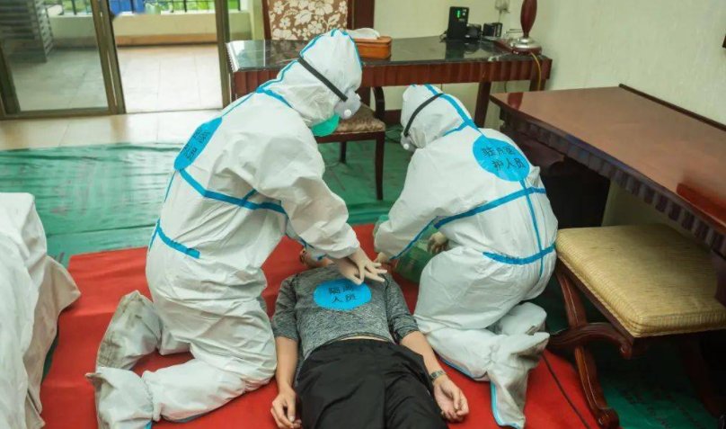 越南一家8口相继感染新冠后同日离世,当地的疫情有多严重?