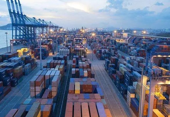 在西方的严厉制裁下，俄罗斯经济真的崩溃了吗？