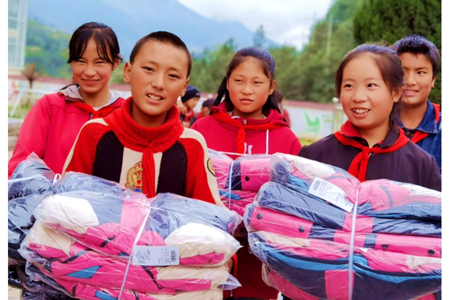 贫困学生家庭年收入填多少合适