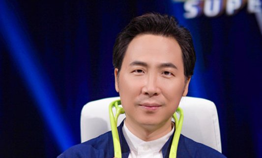 廖昌永因腰伤缺席，其女儿廖敏冲上台完成《明天会更好》，网友的评价如何？