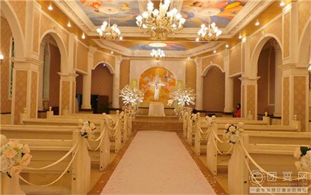 想知道成都龙泉驿区办酒席比较好的酒店有哪些？要大气，装修好点的。谢谢！