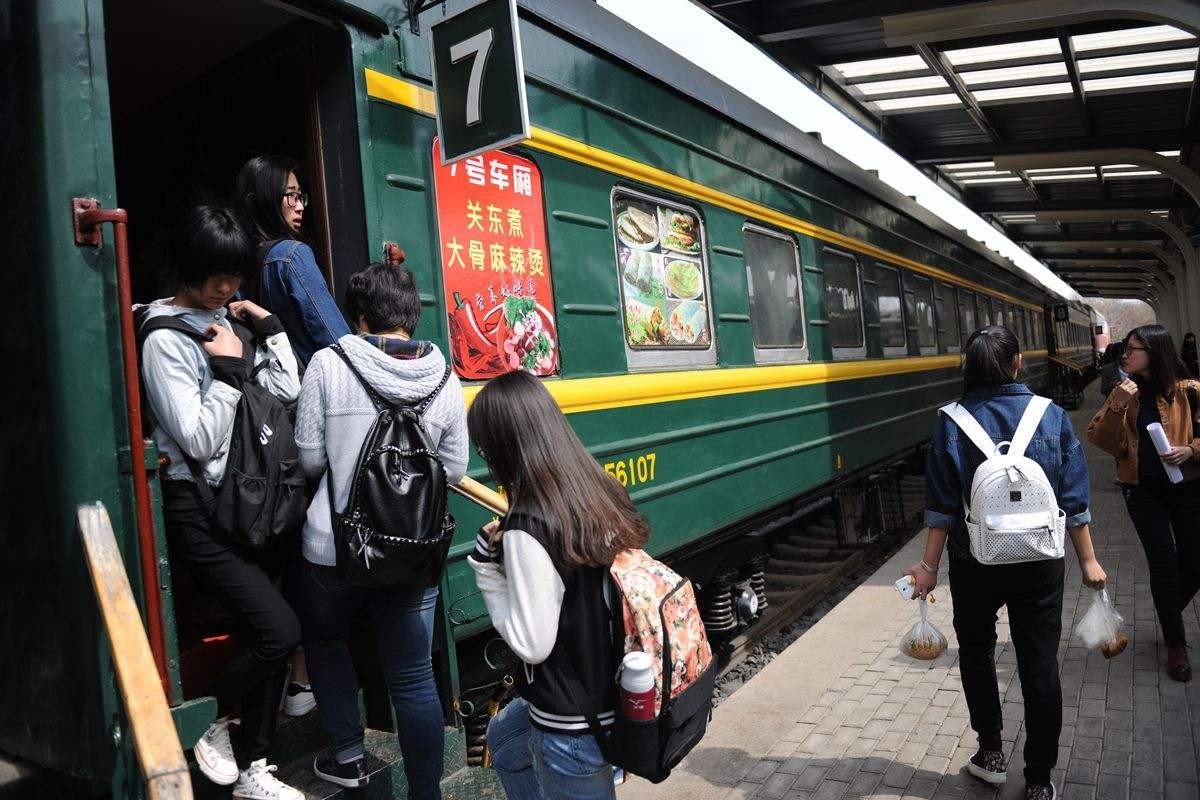 中国动车组首次出口菲律宾,为何要帮助菲律宾走入轨时代?