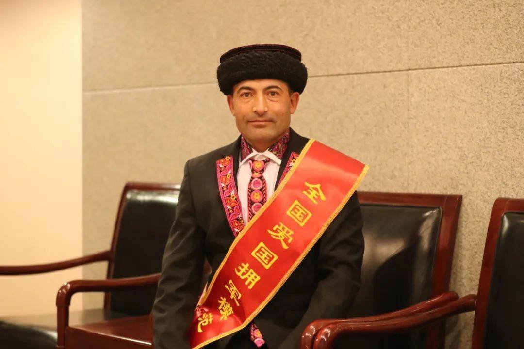 《开学第一课》中的护边员是谁?