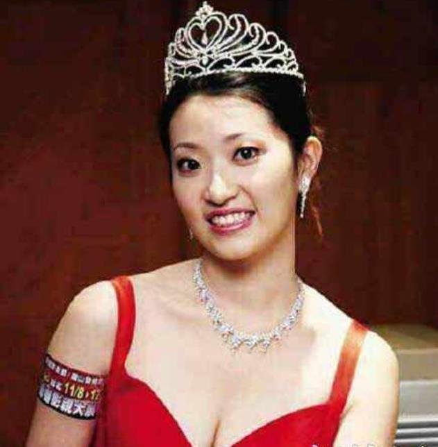 曾是“中华小姐”，44岁嫁入豪门，遭男方长辈反对，凌葳葳后来怎样了？