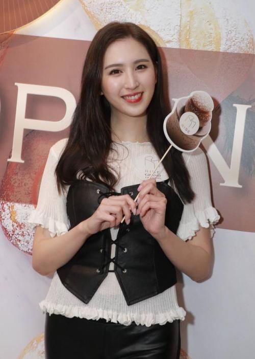 何傲儿跟高海宁像吗,怎么区分?