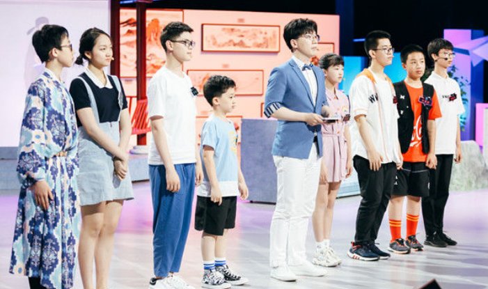 《超脑少年团》:一位00后40分钟“造”手机,你怎么看?