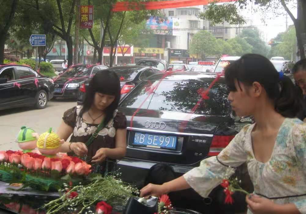 深圳一新郎开电车错过自己的婚礼，新娘是否会原谅这位新郎？