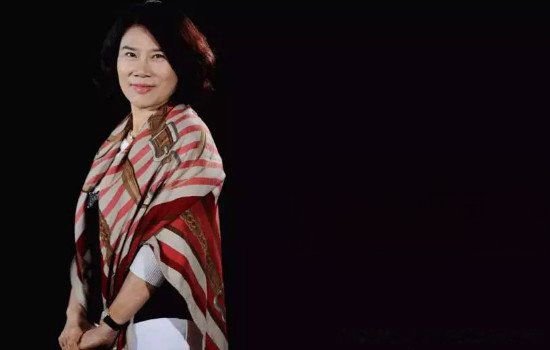 董明珠个人简短经历结了几婚 丈夫身份神秘(多版本)