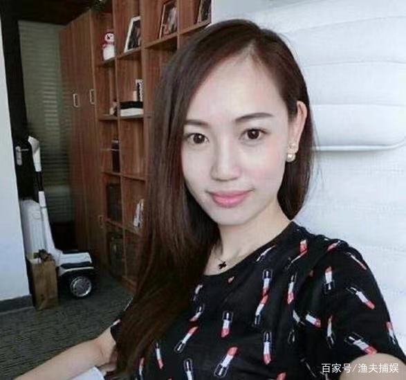 在节目中,王宝强给马蓉打电话,马蓉上气不接下气的说:我在忙呢!啥情况?