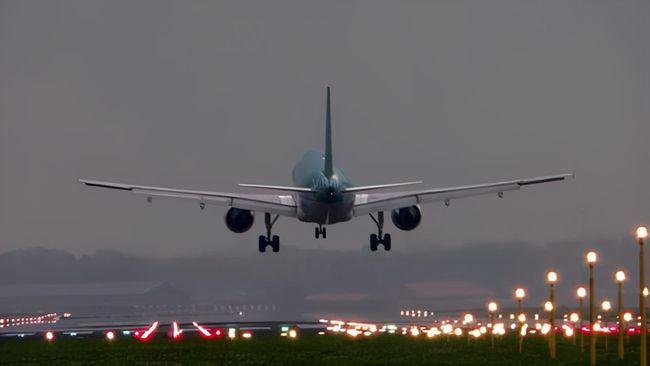 印度波音737降落时突发了故障,致17人重伤,事故原因可能是什么?