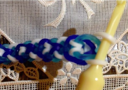 橡皮筋手链怎样打结才不会松