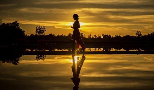 先动情的人和后动情的人哪个更容易受伤?