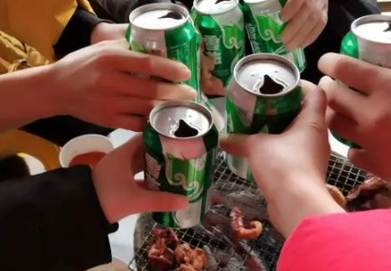 烟火气 照人间 举杯敬此年下半句