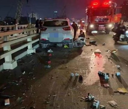 在泉州大桥，一小车撞上电动自行车致1人身亡，造成此事故的原因是什么？