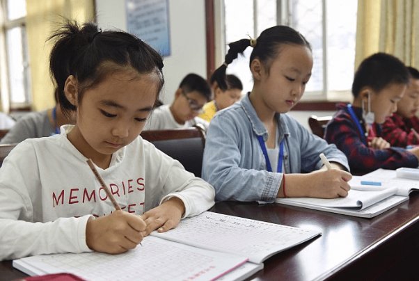 濯在名字里怎么读