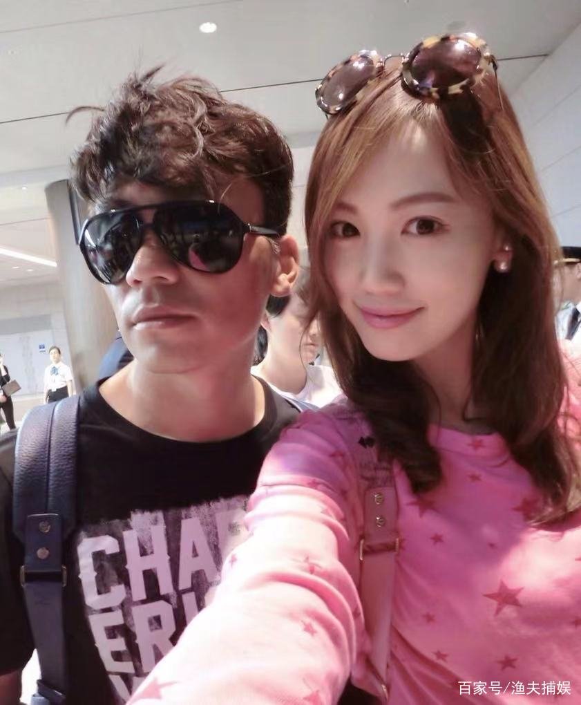 在节目中，王宝强给马蓉打电话，马蓉上气不接下气的说：我在忙呢！啥情况？