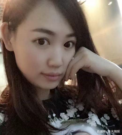 在节目中,王宝强给马蓉打电话,马蓉上气不接下气的说:我在忙呢!啥情况?